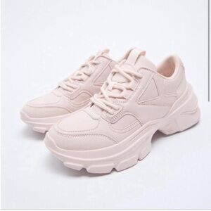 Monochromatic sneaker size 38